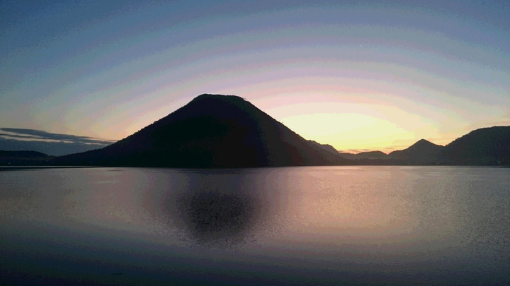 １０月１０日朝焼けの榛名湖