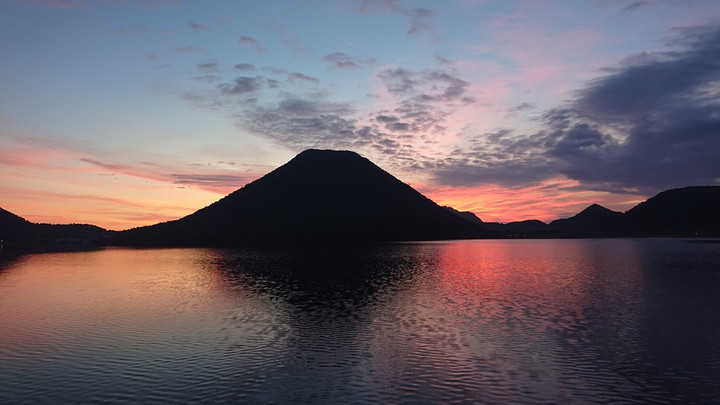 10月1日 榛名湖の夜明け